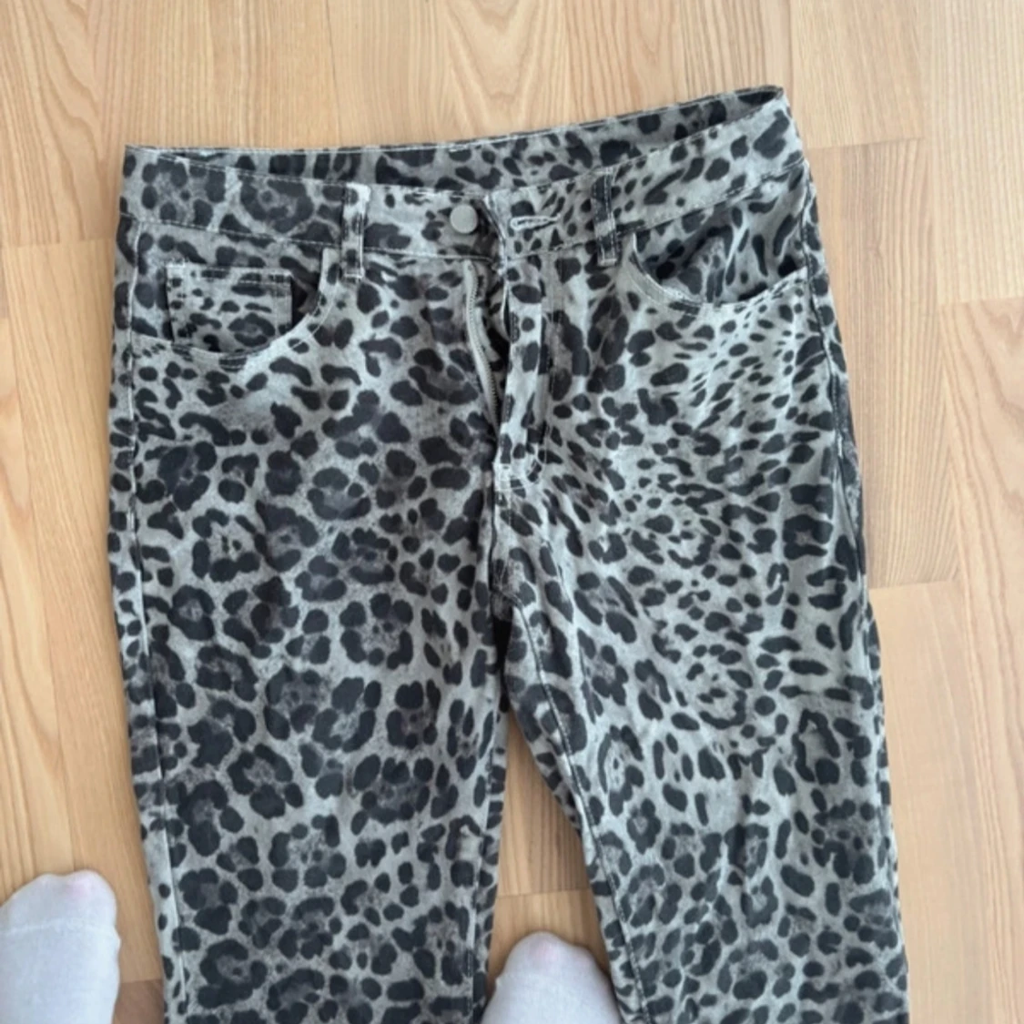 Leopardmönstrade jeans  - 4