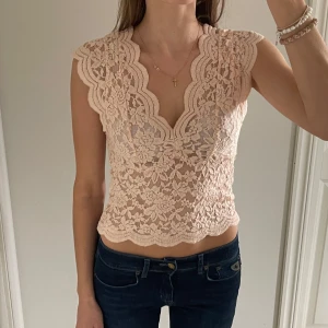 Söt spetstopp - Så himla fin spetstopp🌸🌸💕💕 Så söt ljusrosa färg🥰🥰💖💖🎀🩷