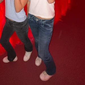 Ltb jeans valerie  - Säljer mina superfina Ltb jeans som jag köpte i höstas, säljer på grund av att dem är lite uttöjda och sitter inte lika bra på mig längre, och för att de inte kommer till användning. Jeansen är lite ned trampade men inget märkvärdigt.