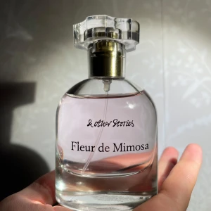 Fleur de Mimosa Eau de Toilette från & Other Stories - Passade inte mig i doften, därav jag säljer. Endast testad☺️ Nypris: 370kr