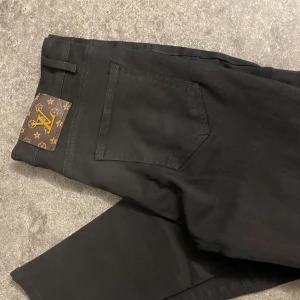 L V Jeans Oanvända storlek M / S - Passar inte mig helt oanvända storlek S / M