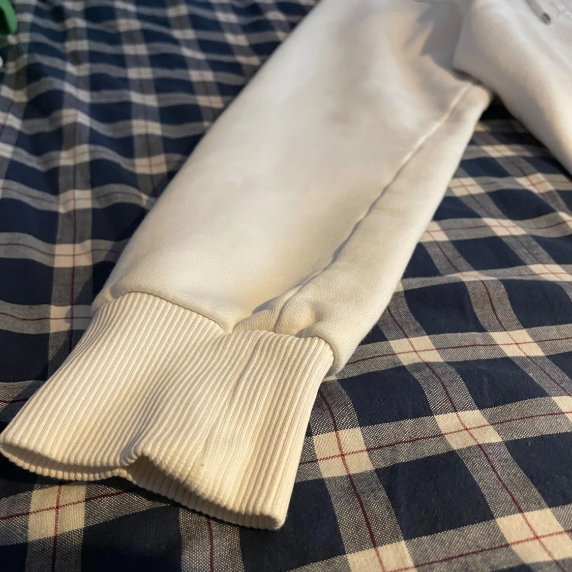 Vit hoodie från GANT - 2