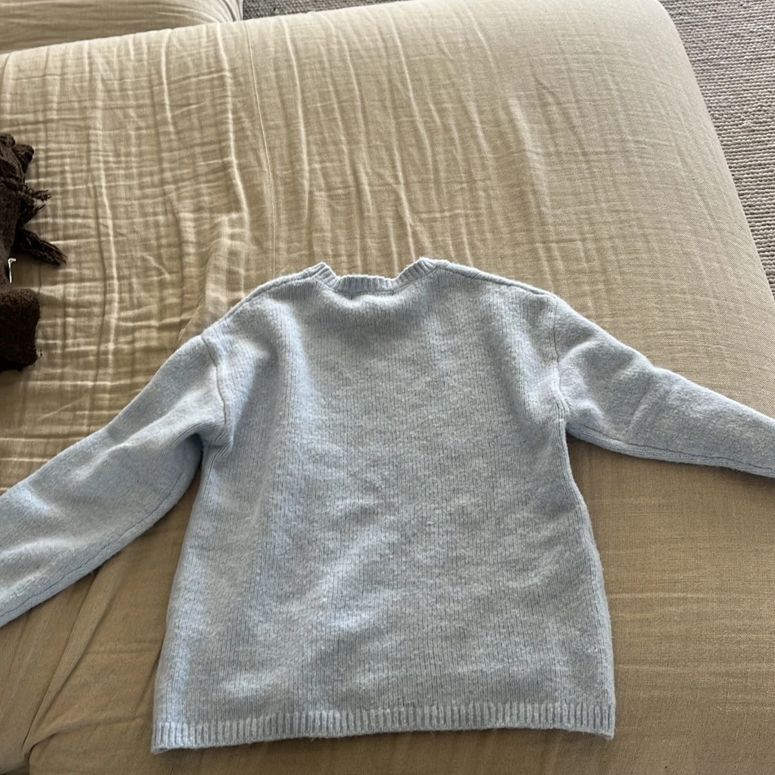 Ljusblå stickad tröja från Bik Bok - 2