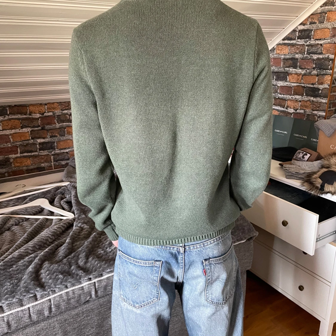 Grön stickad tröja - 1