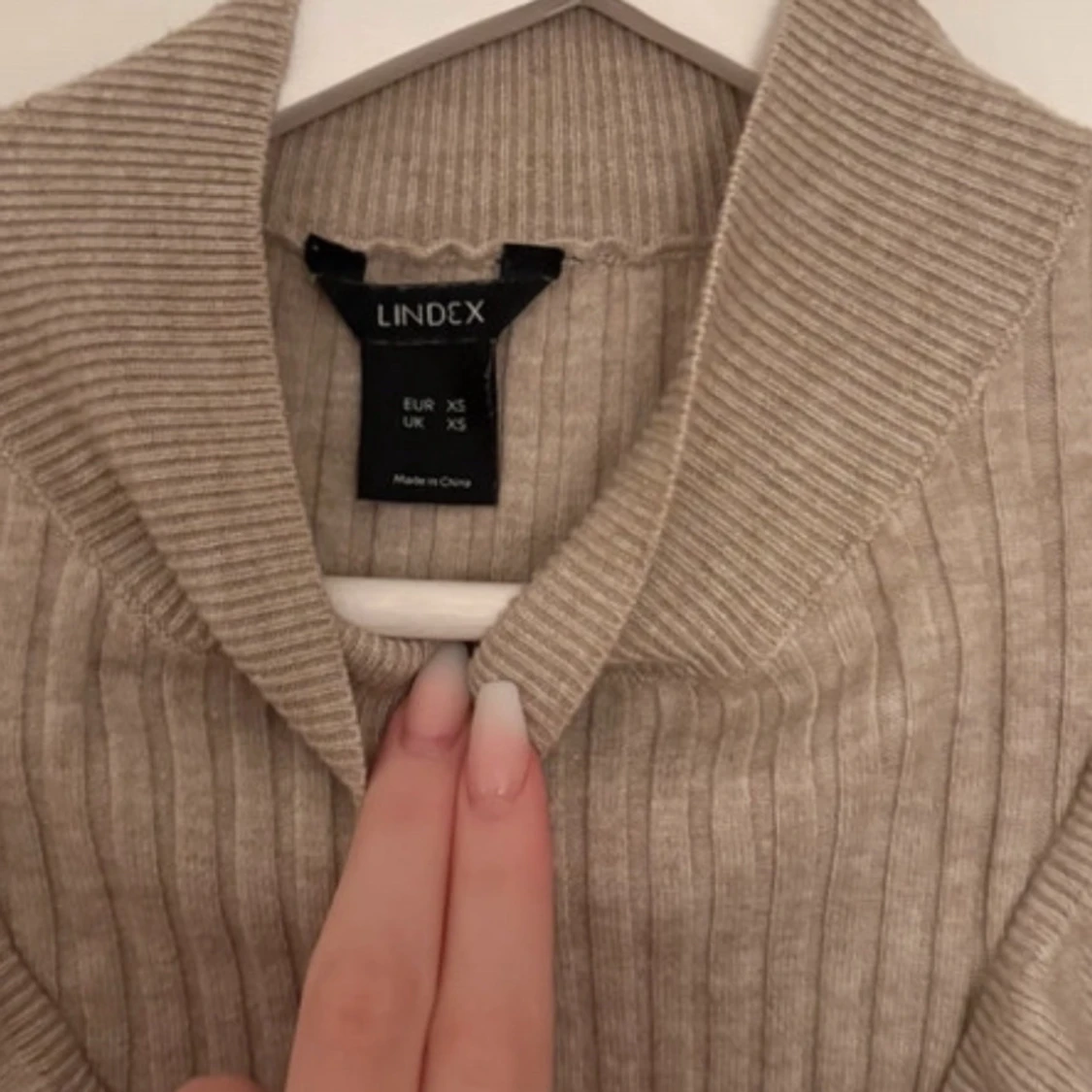 Beige ribbad tröja från Lindex - 1