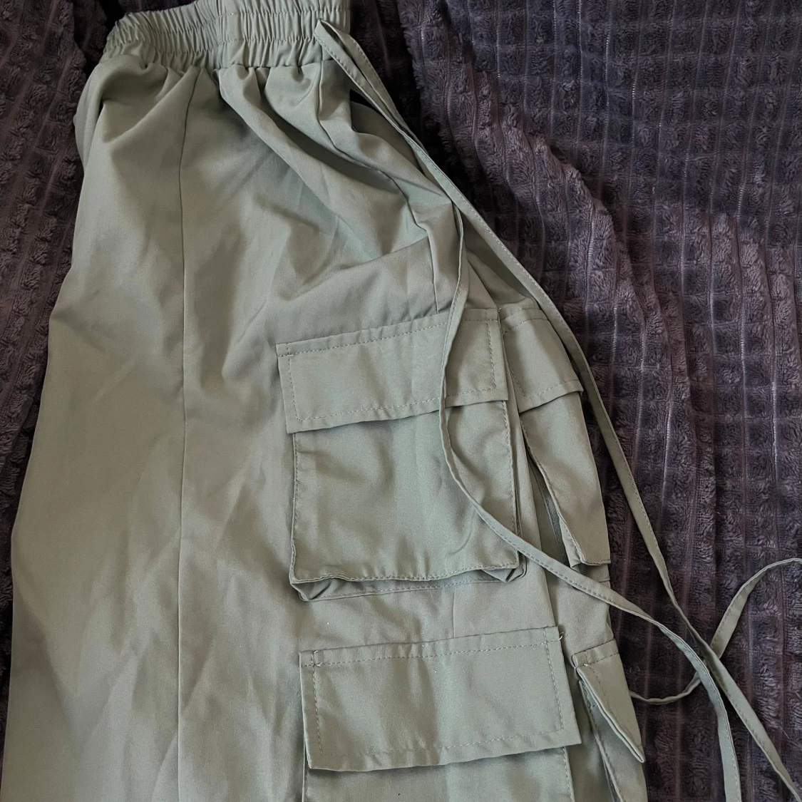 Gröna (tunna) cargopants med vida ben - 1