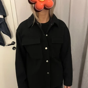 Kappa - Kort svart kappa 