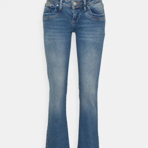 Ltb valerie jeans - Säljer dessa jeans som är sååå najs!! Inte prislapp kvar som det är på bilden men i fint skick🥰🥰🥰🥰slutsåld 24/30
