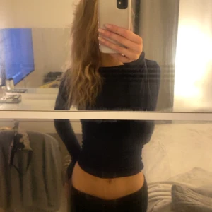 Tröja från intimissimi  - Säljer mörkblå tröja från intimissimi, storlek s/xs