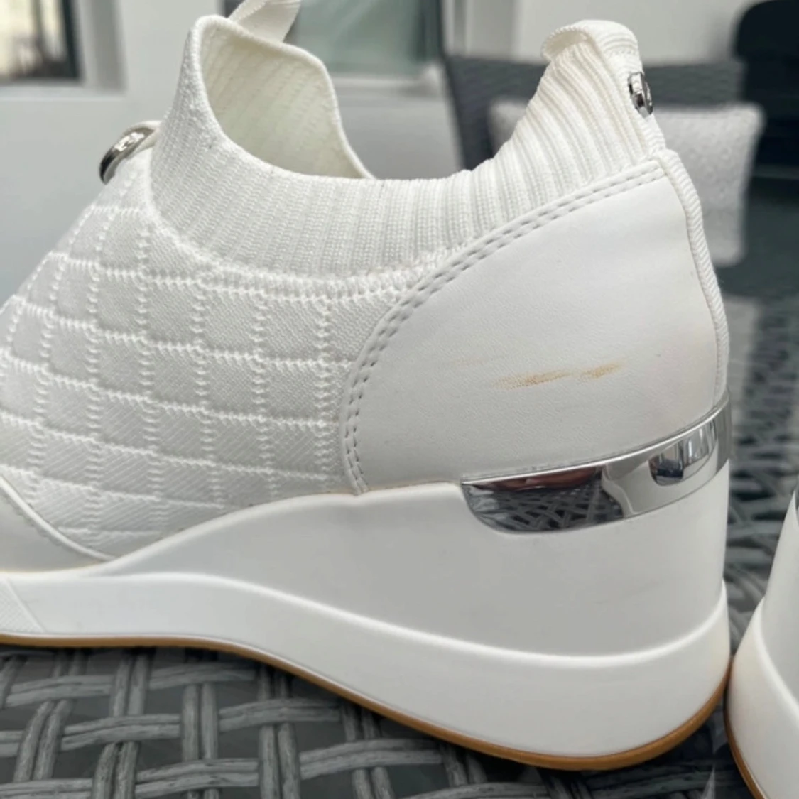 Vita quiltade sneakers i storlek 37 -  River Island - 4