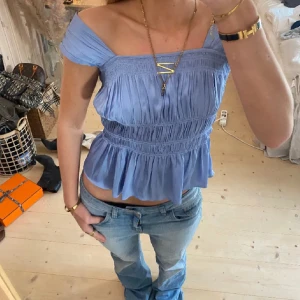 Topp - Fin topp som aldrig är använd, står ingen storlek eller märke men den är väldigt stretchig så jag skulle säga att den passar xs-m