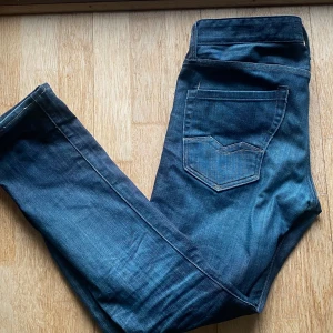 Replay jeans  - Snygga replay jeans. Använda ett fåtal gånger. Säljer för att det inte kommer till användning. Vid snabb affär kan jag gå ner i pris ✅