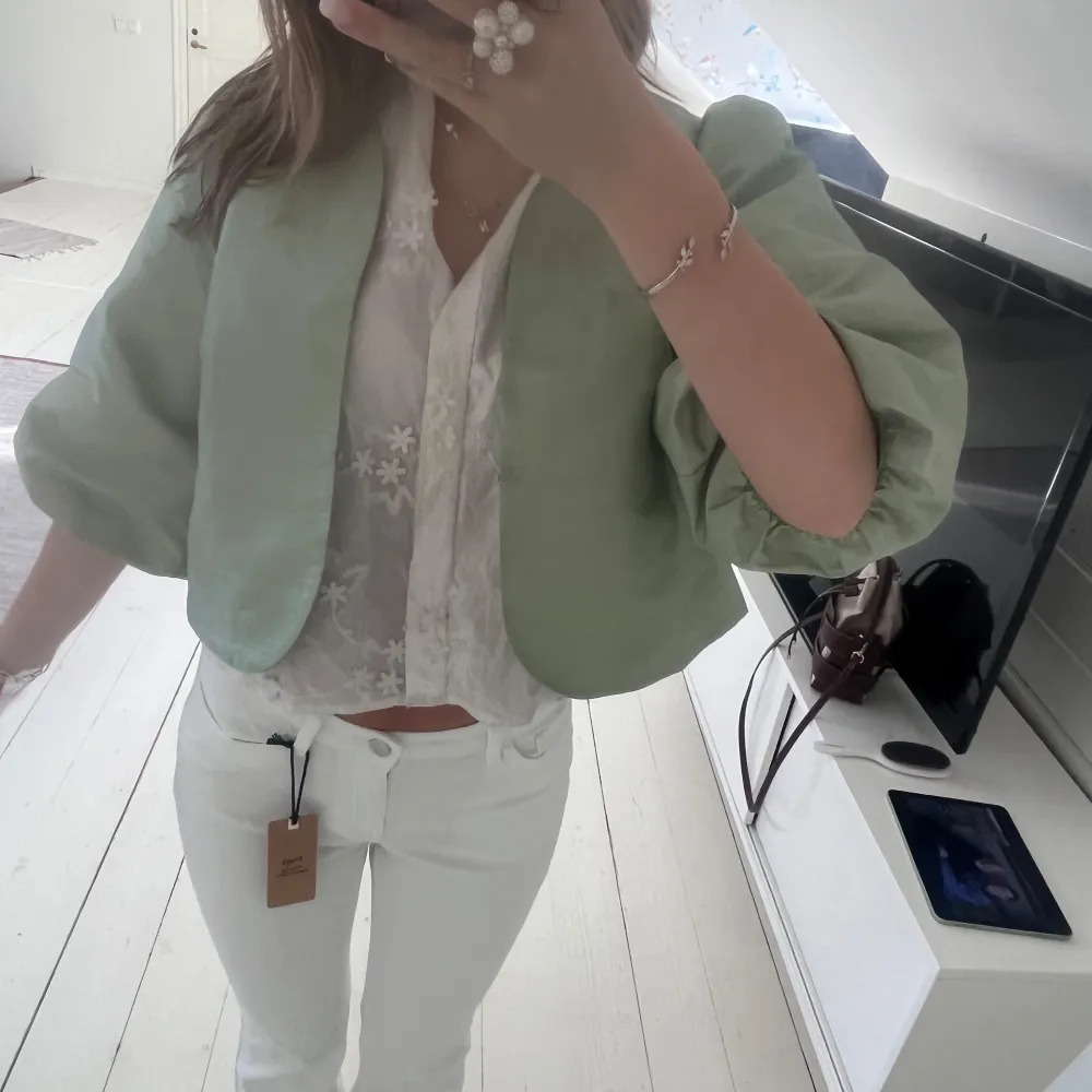 Jätte fin topp köpt på mq (säljs inte längre) använd 4 gånger så bra skick, nypris 700kr säljs för 600kr, har inte på köp direkt så lämna prisförslag på 600 om du vill köpa💞. Puserot.