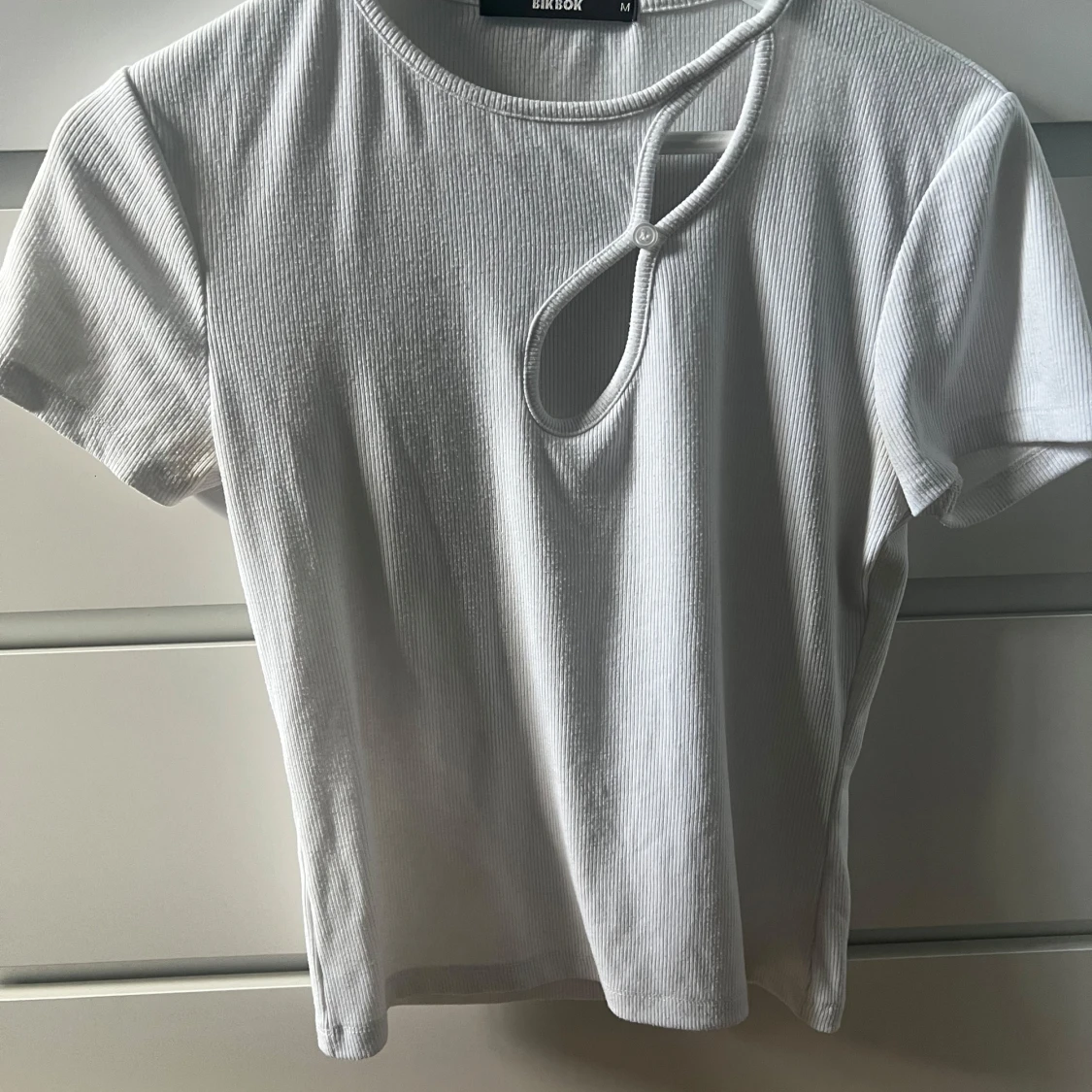 Vit ribbad topp från BikBok