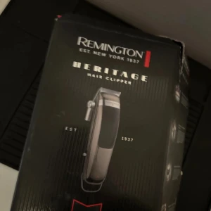 Herminton hårklippare  - Funkar till fades har aldrig använt på någon bara på mig själv men efter några gånger så köpte jag en ny så därför säljer jag 