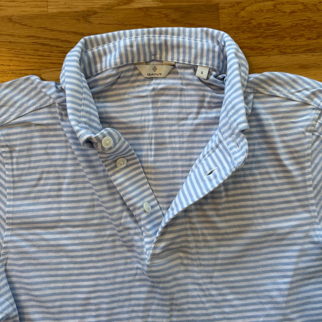 Randig pikétröja från GANT - 1