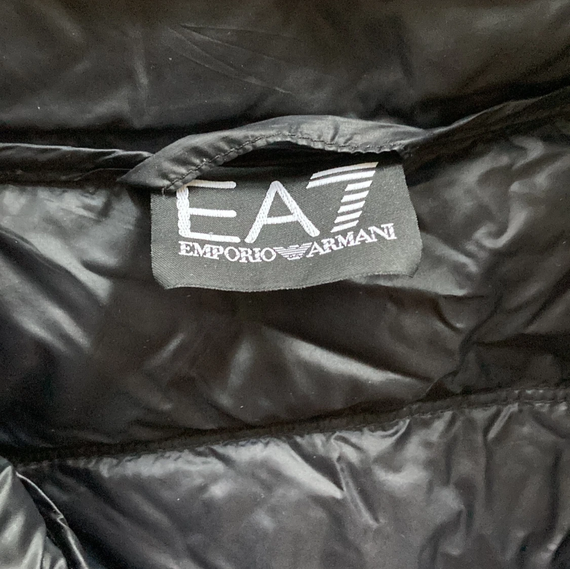 Svart quiltad jacka från Emporio Armani - 1