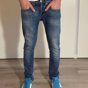 Dondup George - Ett par snygga Dondup George. Är W29 men passar W30. Hör gärna av dig vid frågor eller funderingar🙌