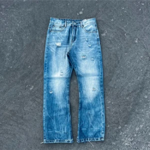 Baggy/bootcut jeans - Säljer ett par baggy/bootcut jeans med skön fade och perfekt passform, skriv om du har några frågor!
