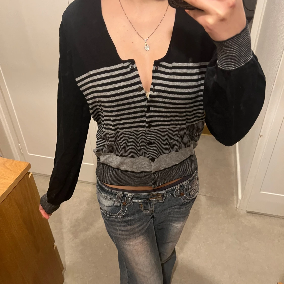 Svart och grå randig kofta från Lindex - 1
