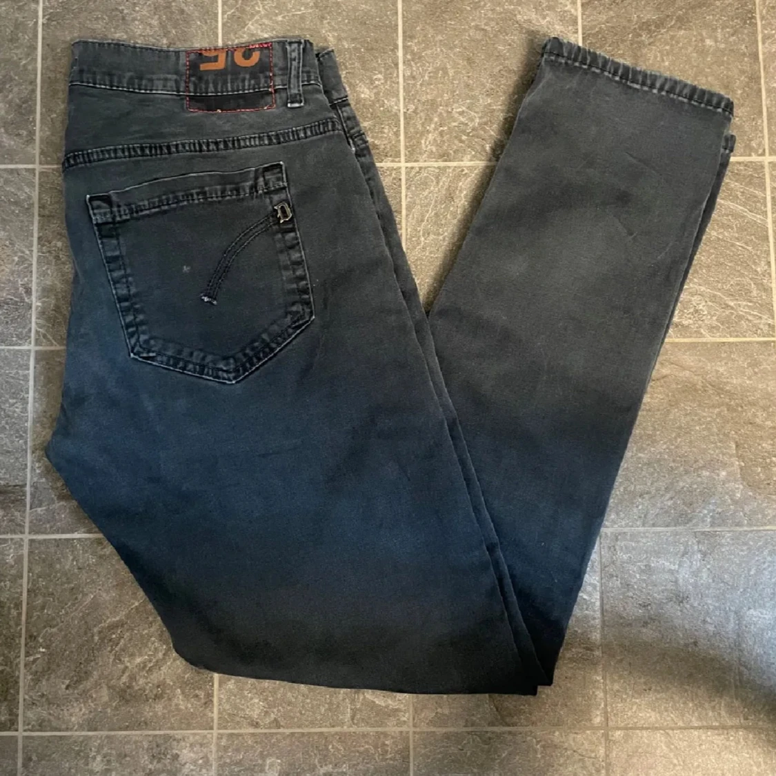 Mörk gråa jeansbyxor från Dondup