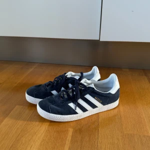 ADIDAS sneakers  - Storlek: 37 1/2