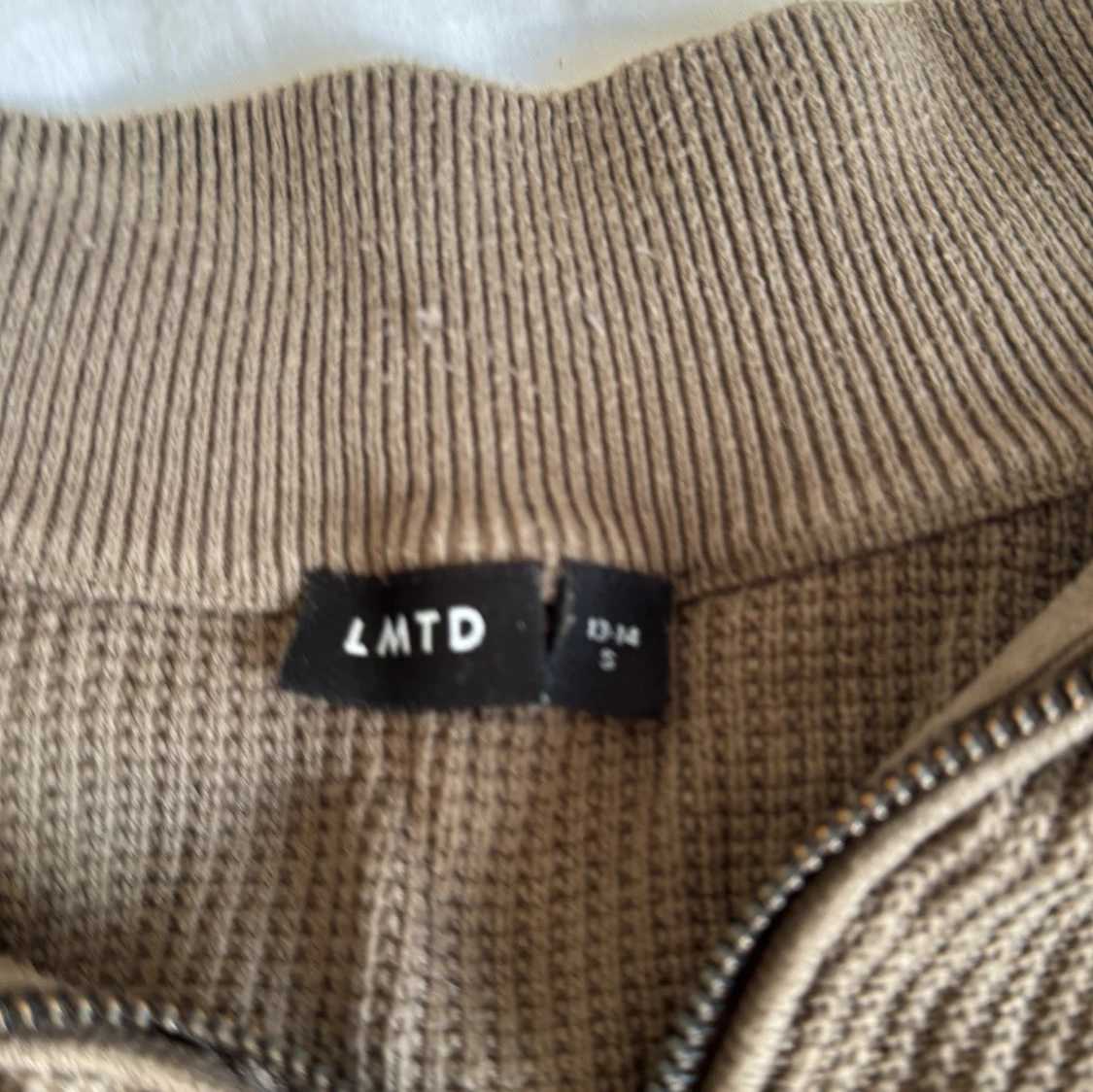 Brun stickad tröja från LMTD - 2