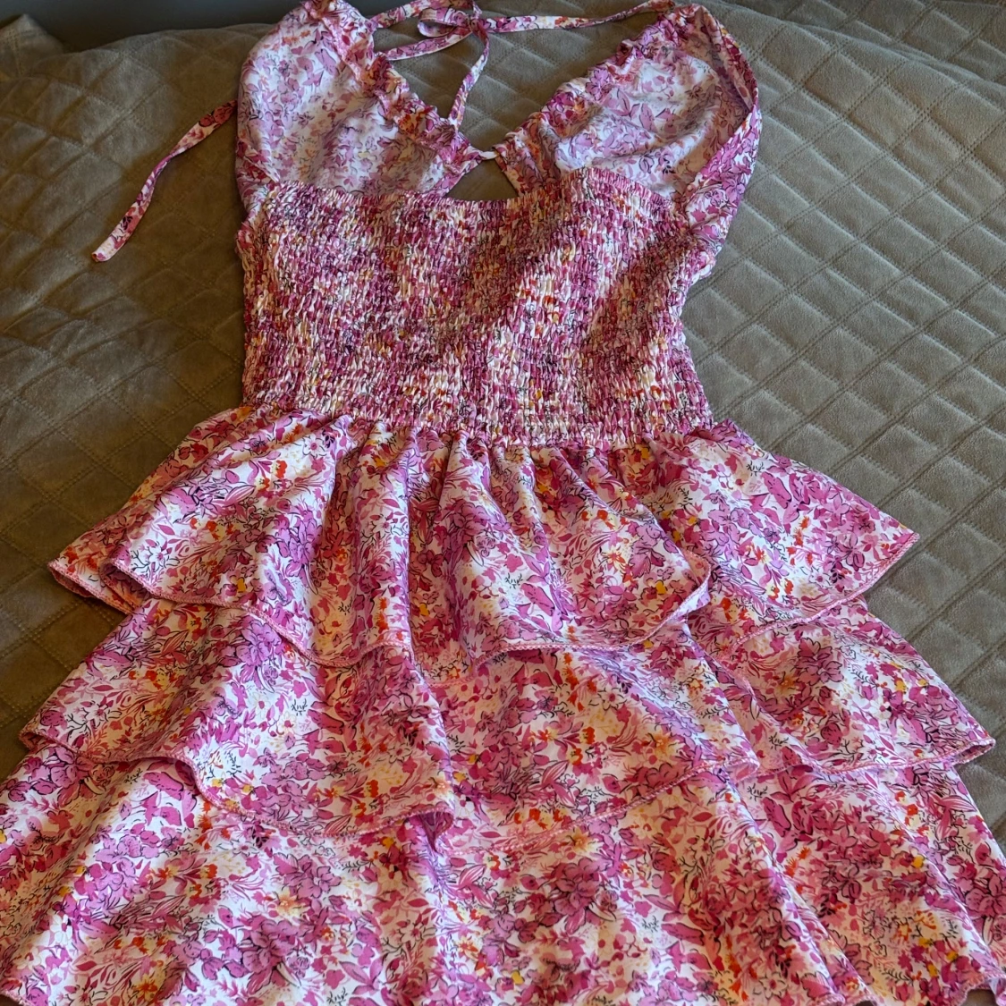 Blommig klänning med volanger från Shein - 1