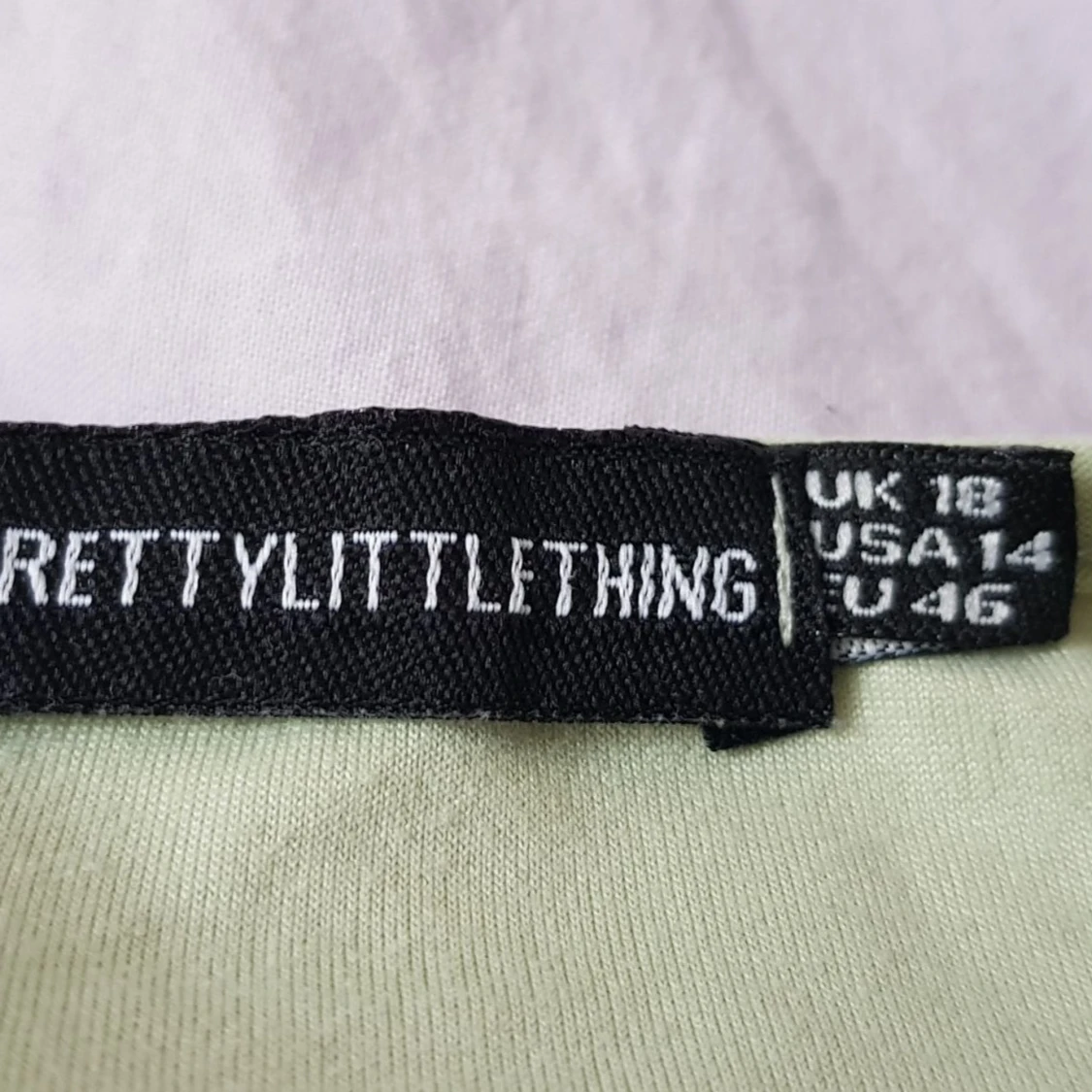 Ljusgrön långärmad topp från PrettyLittleThing - 2