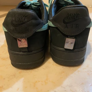 Nike airforce Tiffany  - Nike air force Tiffany, använda men i bra skick, kommer med box och gula och vita snören 