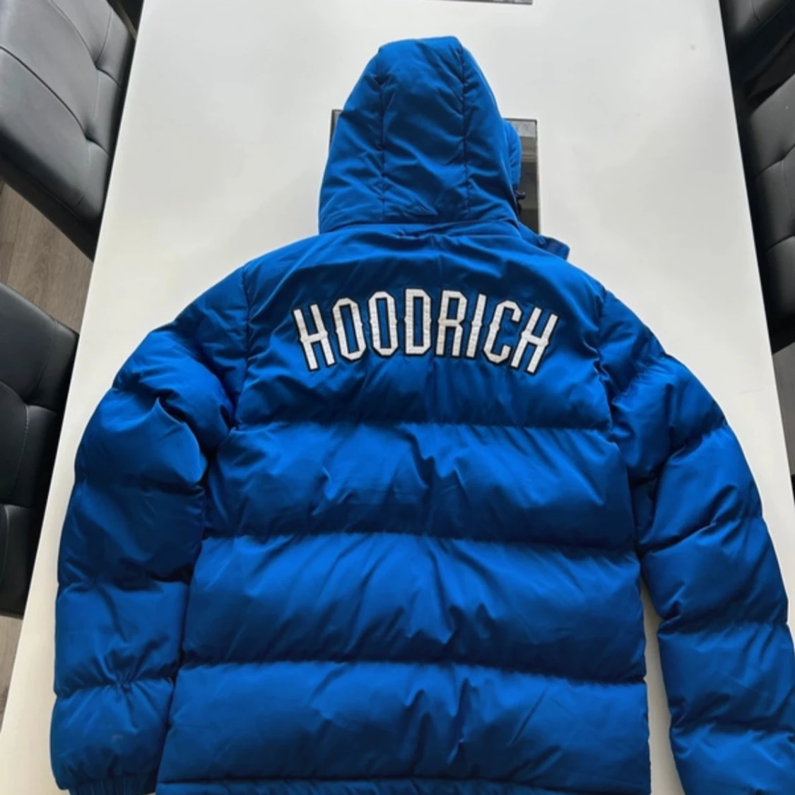 Blå pufferjacka från Hoodrich - 1