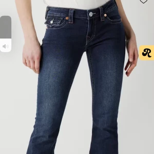 True religion jeans - Mörkblåa true religon jeans i jätte bra skick! Använda några gånger . Ord pris 1300