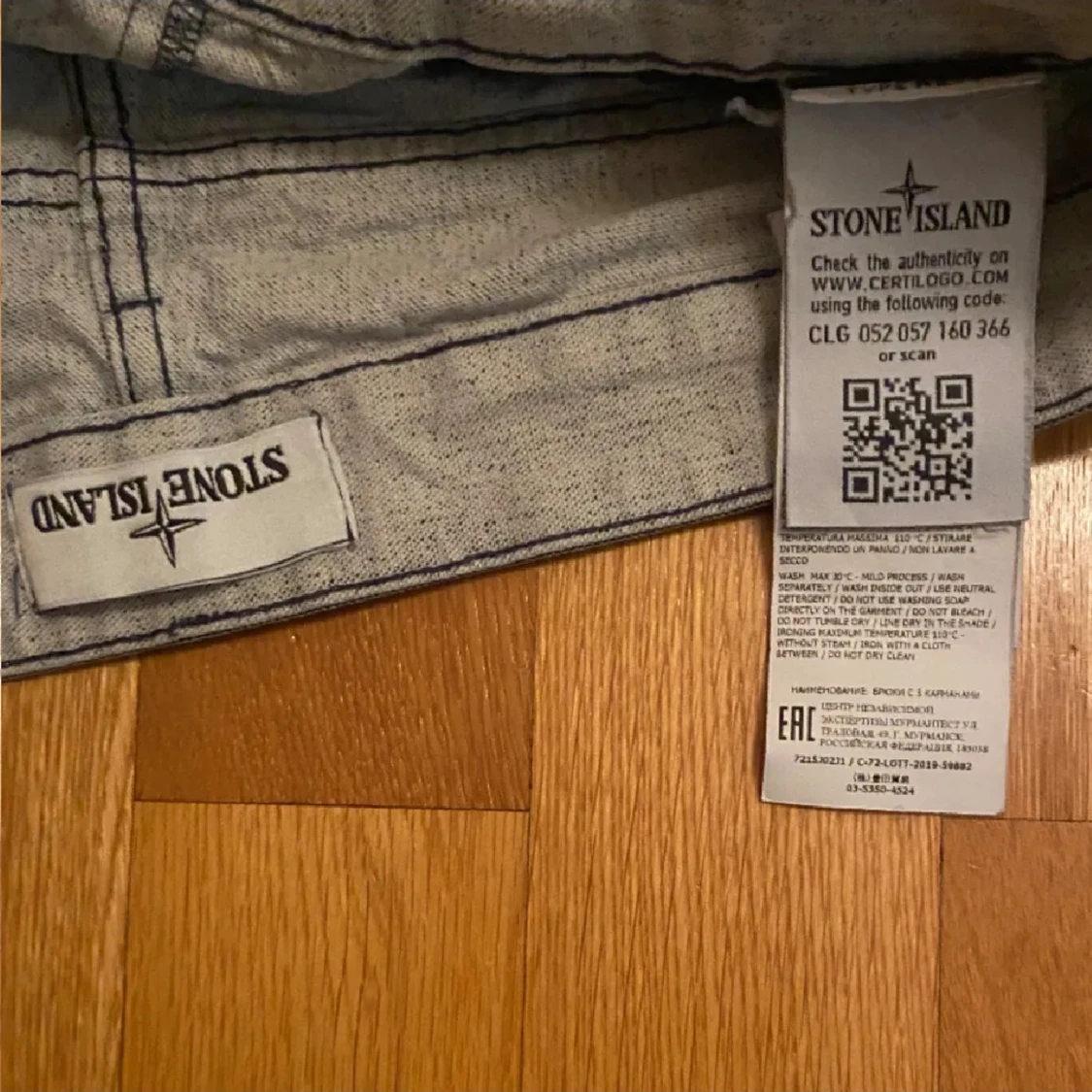 Grå jeans från Stone Island - 2