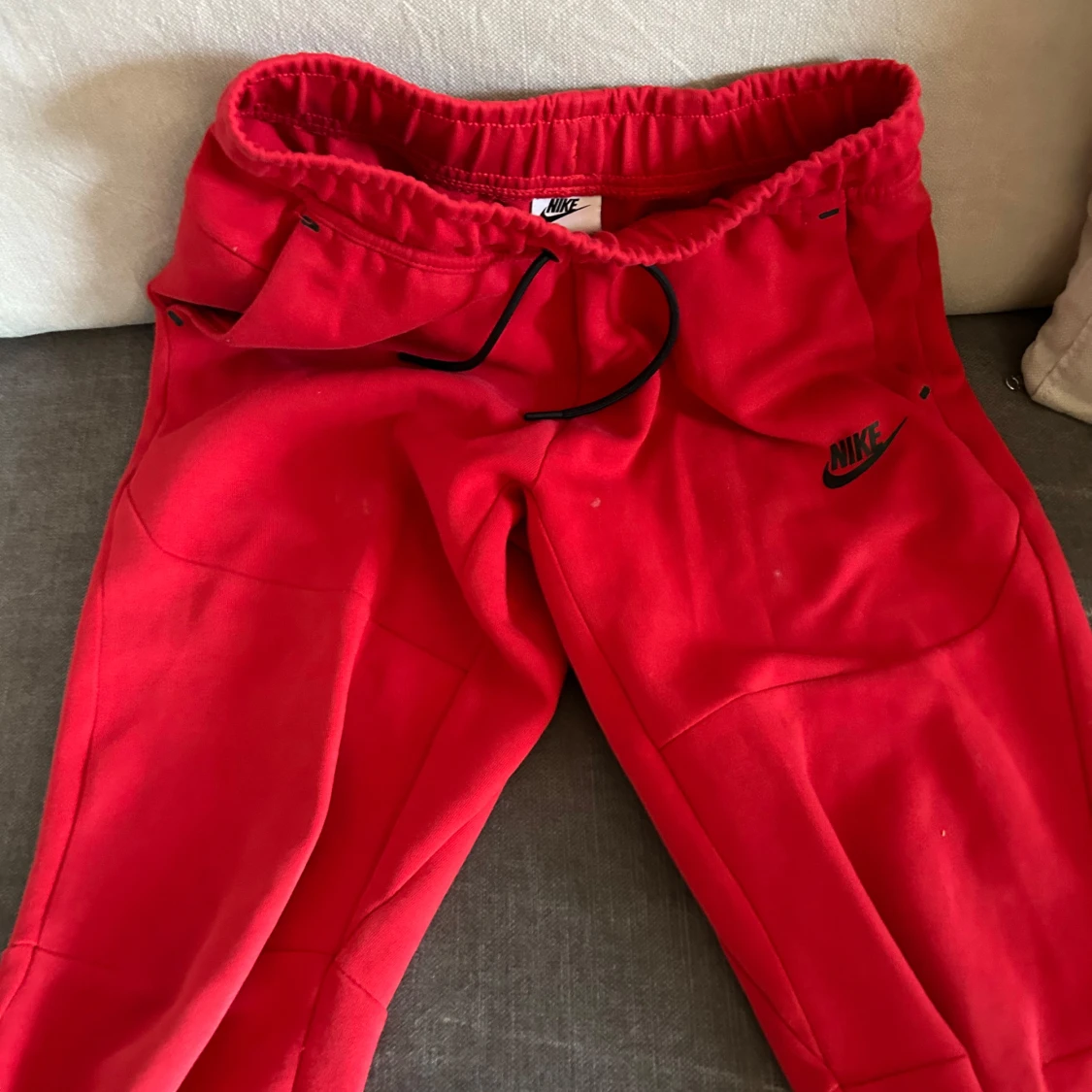 Röda mjukisbyxor från Nike - 1