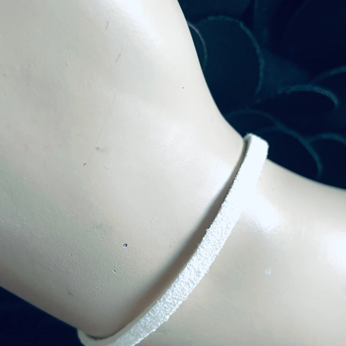 Made by prisförslag- Vitt smalt mocka armband - 1