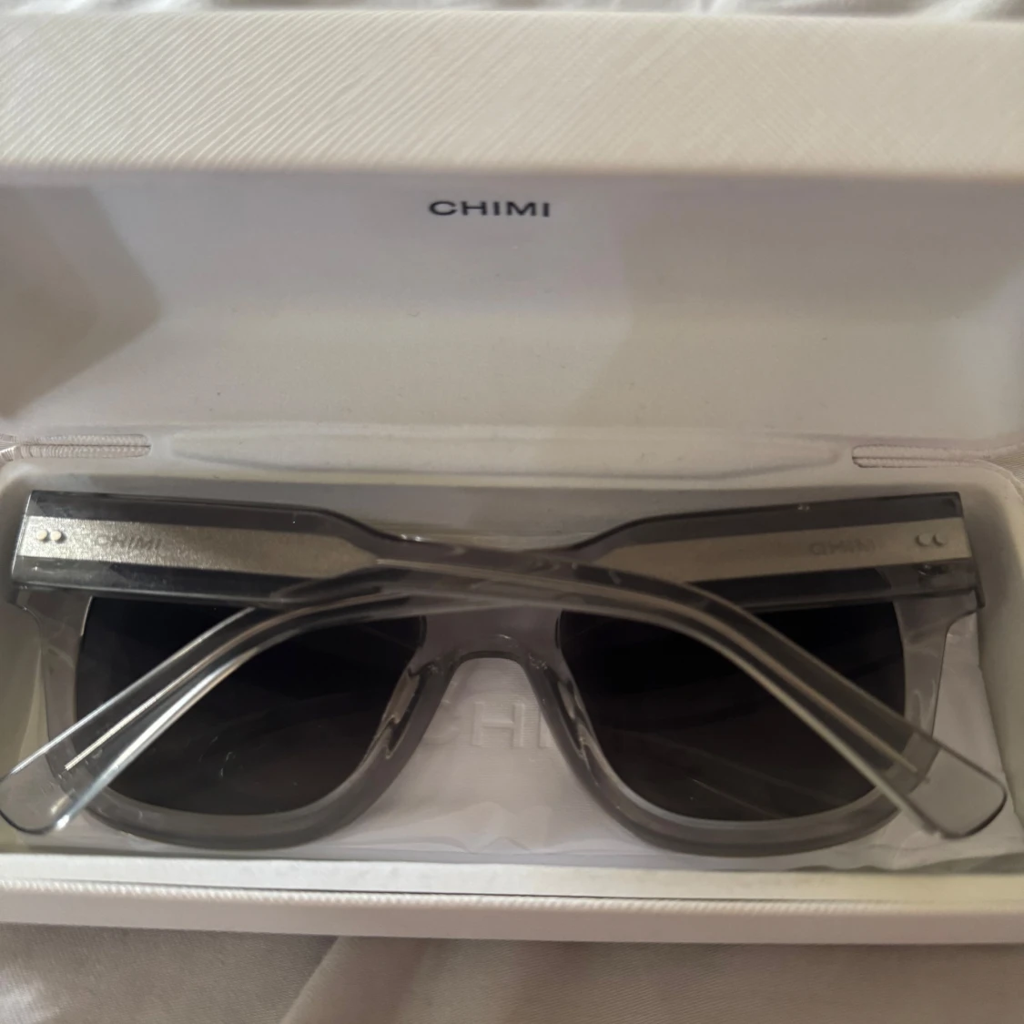 Grå solglasögon från Chimi - 2