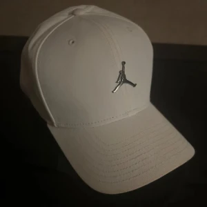 Vit jordan keps - Helt ny och oanvänd 