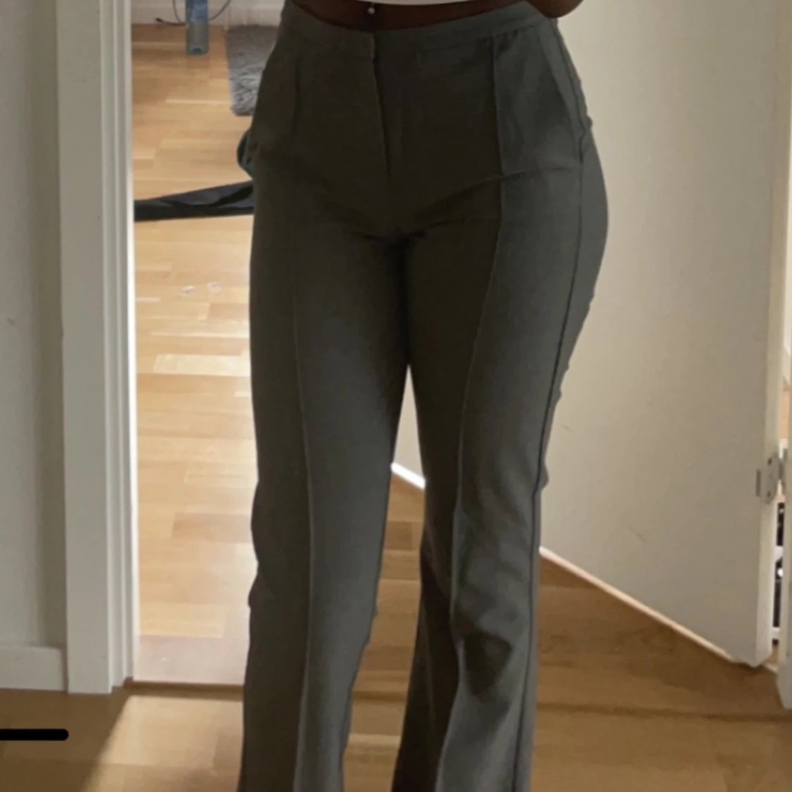 Grå kostymbyxor - 1