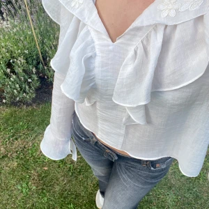 Zara blus  - Den har knappt använts och är därför i superbra skick. 