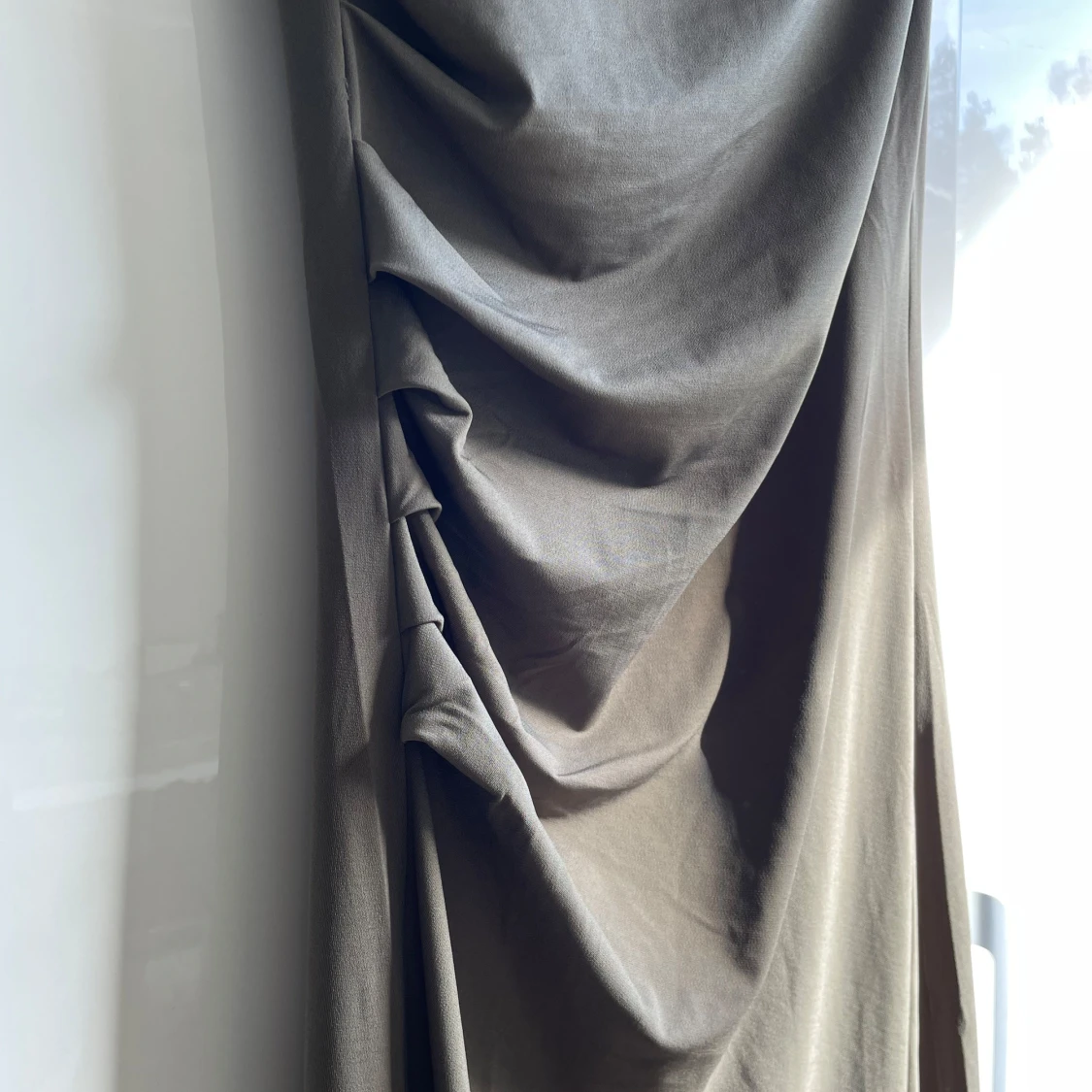 Olivgrön långklänning från Divided - 1