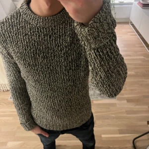 Ralph lauren stickad tröja  - Tjena! Säljer en as fet tröja från Ralph lauren, den är stickad och vintage i toppskick!  Skriv om du undrar något.