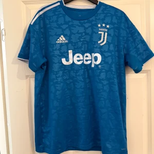 Juventus tröja autentisk - 10/10 skick, autentisk juventus tröja. Storlek L