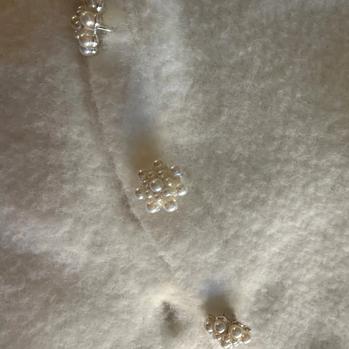 Vit kofta med pärlknappar - 2