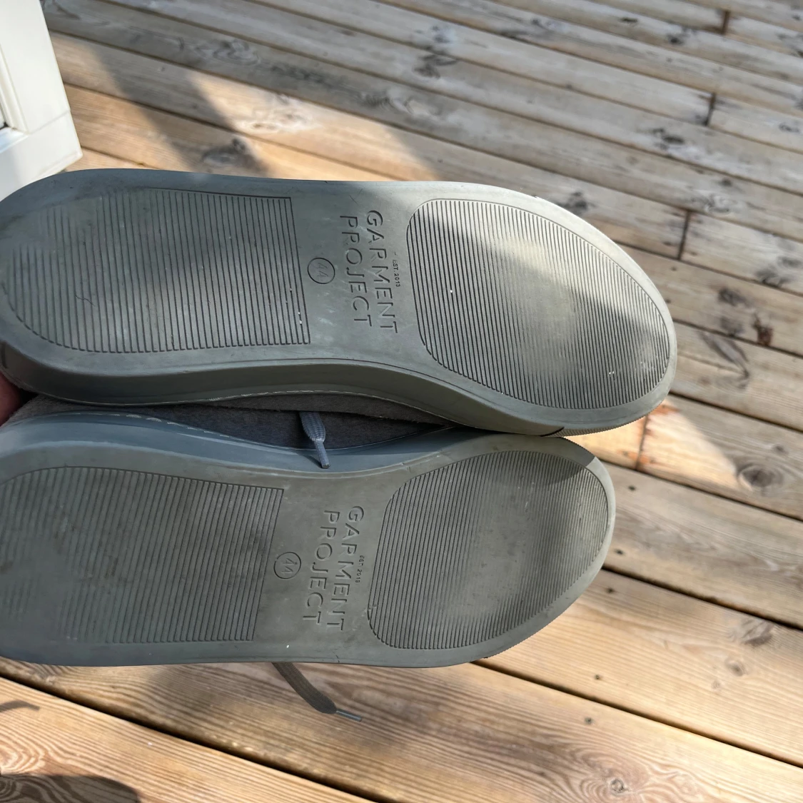 Grå mockasneakers från Garment Project - 3