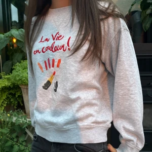 Sweatshirt  - Snygg sweatshirt med text!❤️❤️