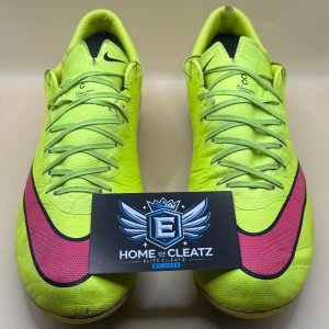Nike Mercurial Vapor 10 Elite FG  - Som ni ser är dom limmade på ena sidan . Håller nog ett tag till 