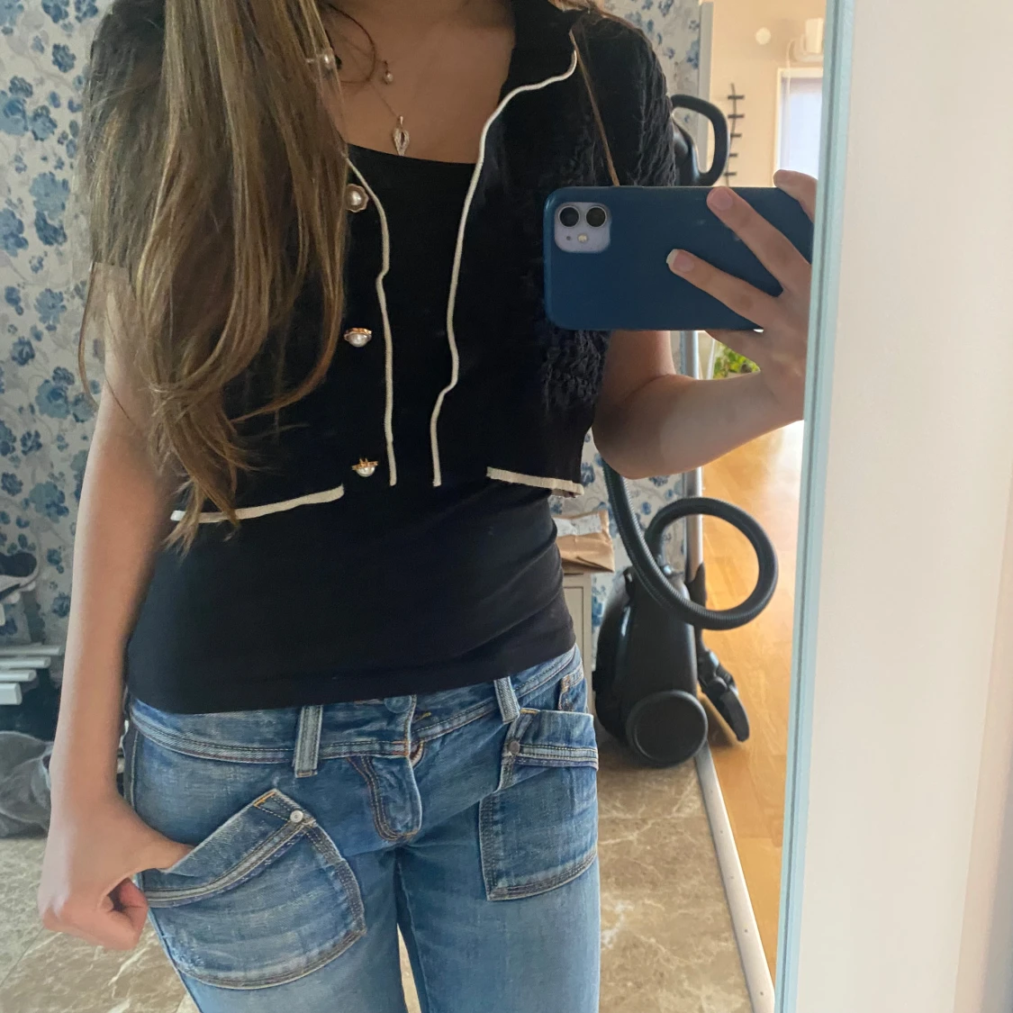 Svart elegant bolero med pärlknappar - 2