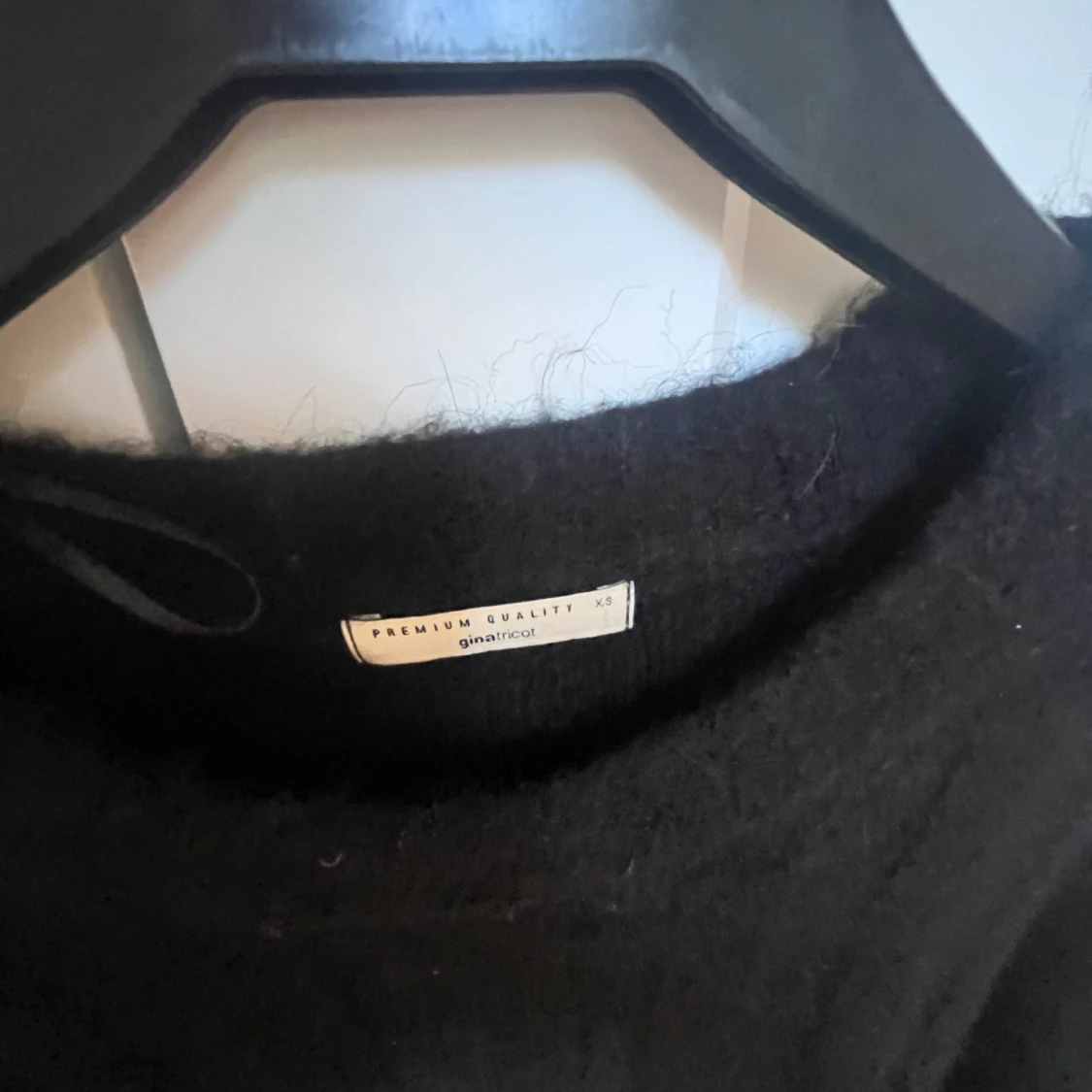 Svart stickad tröja från Gina Tricot - 2