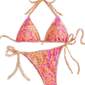 Fint bikinisett  - Bikini köpt på Sellpy, stod att den var ny och aldrig använd av mig endast testad. Märke står ej. Obs har tagit av sellpys lapp & det är inte min bild💝