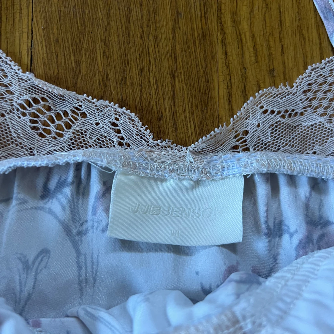 Blommig spetstopp från JJ's Benson - 2